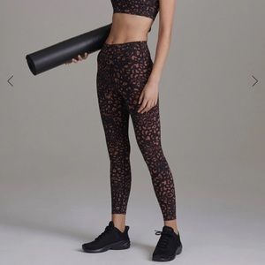 LIKE NEW Varley Luna Leggings in Leopard Print High Rise